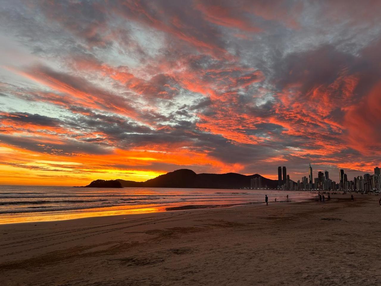 דירות Balneário Camboriú Avenida Atlantica, Beira Mar, Pe Na Areia מראה חיצוני תמונה