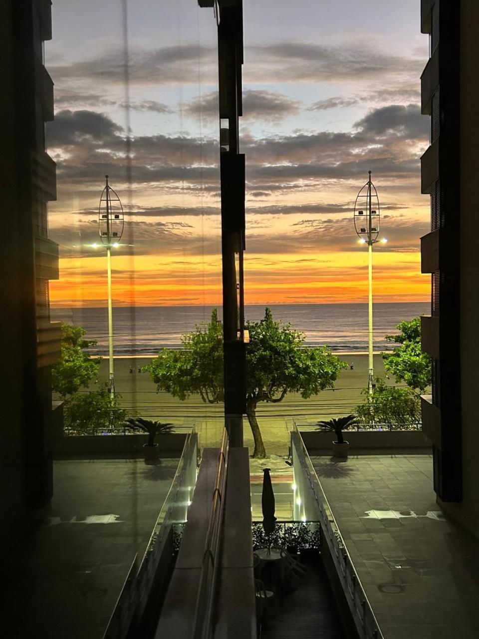 דירות Balneário Camboriú Avenida Atlantica, Beira Mar, Pe Na Areia מראה חיצוני תמונה